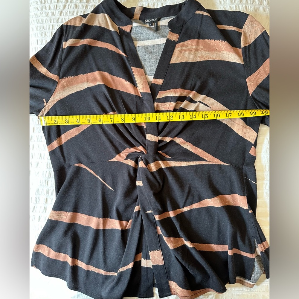 Nic+Zoe animal print, twist front blouse - size L - Picture 4 of 8